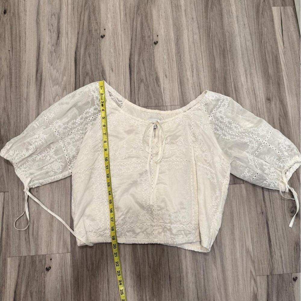 White lace crop top with embroidery